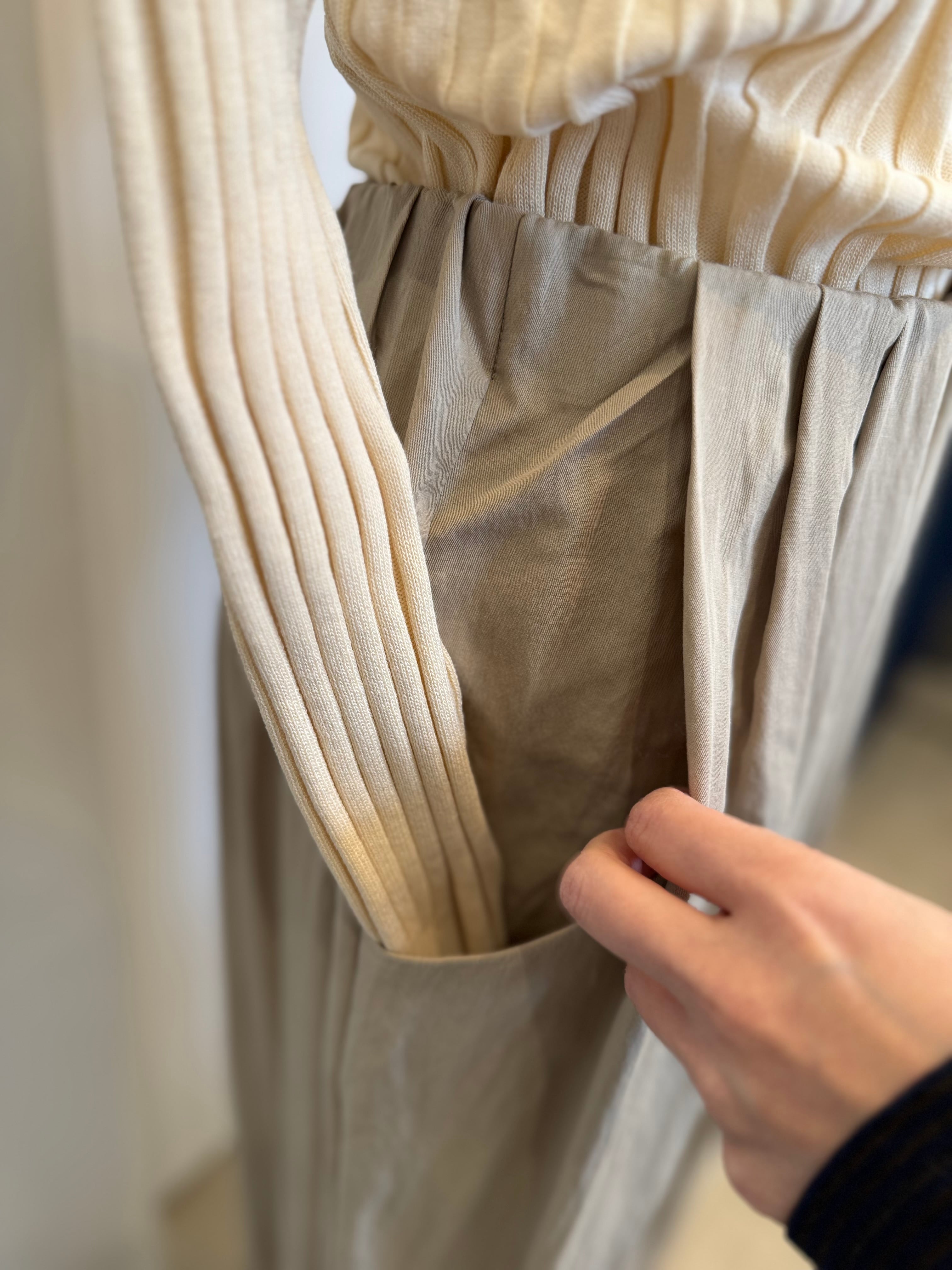 【CHIGNON】フロントタックカーヴィーパンツ　3261-026MK