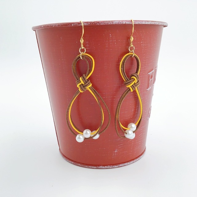 水引ピアス　叶ちゃんピアス　　茶×黄×金具ゴールド　