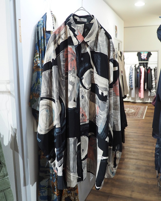 1990s Beautiful abstract Art painting vintage Drape loose shirt