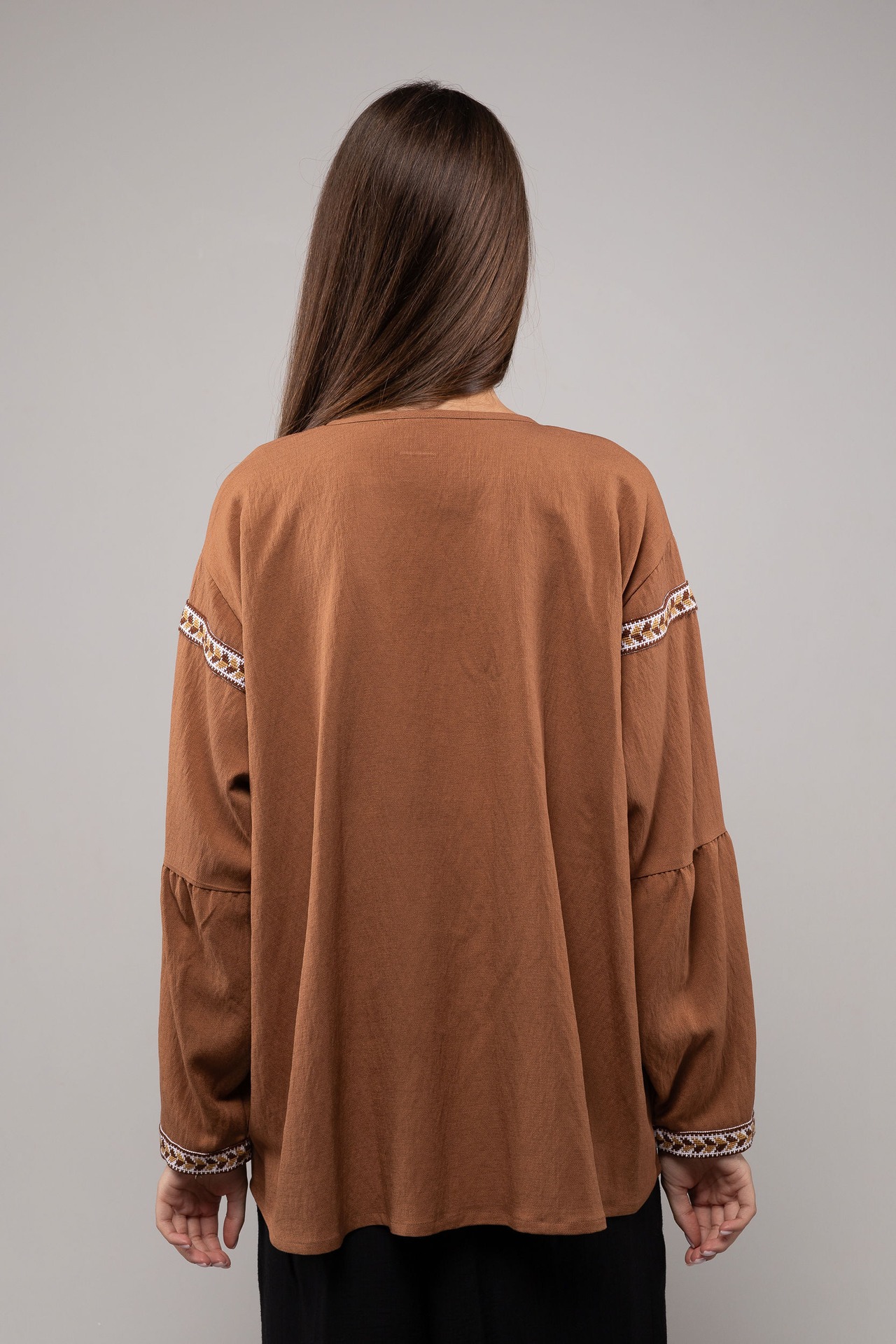 ウクライナ刺繍ヴィシヴァンカ クロスステッチ　手刺繍　ブラウス　麻　レディース・フリーサイズ - 10