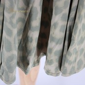 社交ダンス 衣装 スタンダード ラテン スカート レッスンウェア オールシーズン CHRISANNE クリスアン 緑 グリーン系 ベージュ系 ヒョウ柄 社交ダンス スカート ダンスウェア レディース ヒョウ柄スカート 薄手 ストレッチ ポリエステル エラスタン 製品 丈 約60.5cm ウエスト 約28cm〜 イギリス製 伸縮性 有り 余裕 綺麗目 おしゃれ おすすめ 扱いやすい ファッション コーディネート 緑系 ベージュ系