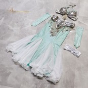 ベリーダンス オリエンタル 衣装 上下セット グリーン系 トップス スカート ベルト 緑 白 コイン ビーズ フリンジ 淡い 爽やか 明るい ダンス衣装 ステージ イベント 華やか キラキラ 上品 かわいい ホワイト系 シルバー系