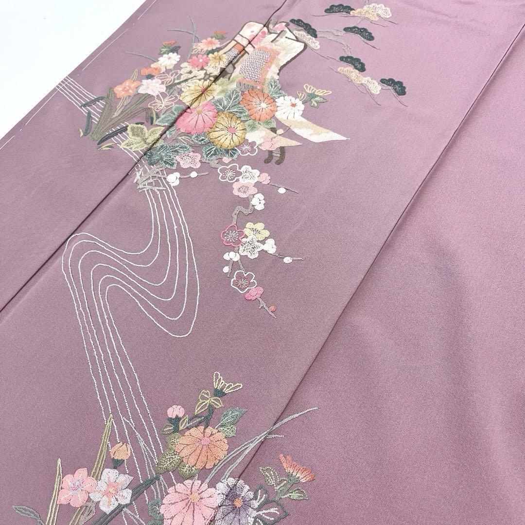 付下げ 総相良刺繍 御所車に花模様 松 積紅色 縮緬 しつけ糸 K-4088 付下げ 総相良刺繍 御所車に花模様 松 積紅色 縮緬 しつけ糸 K-4088