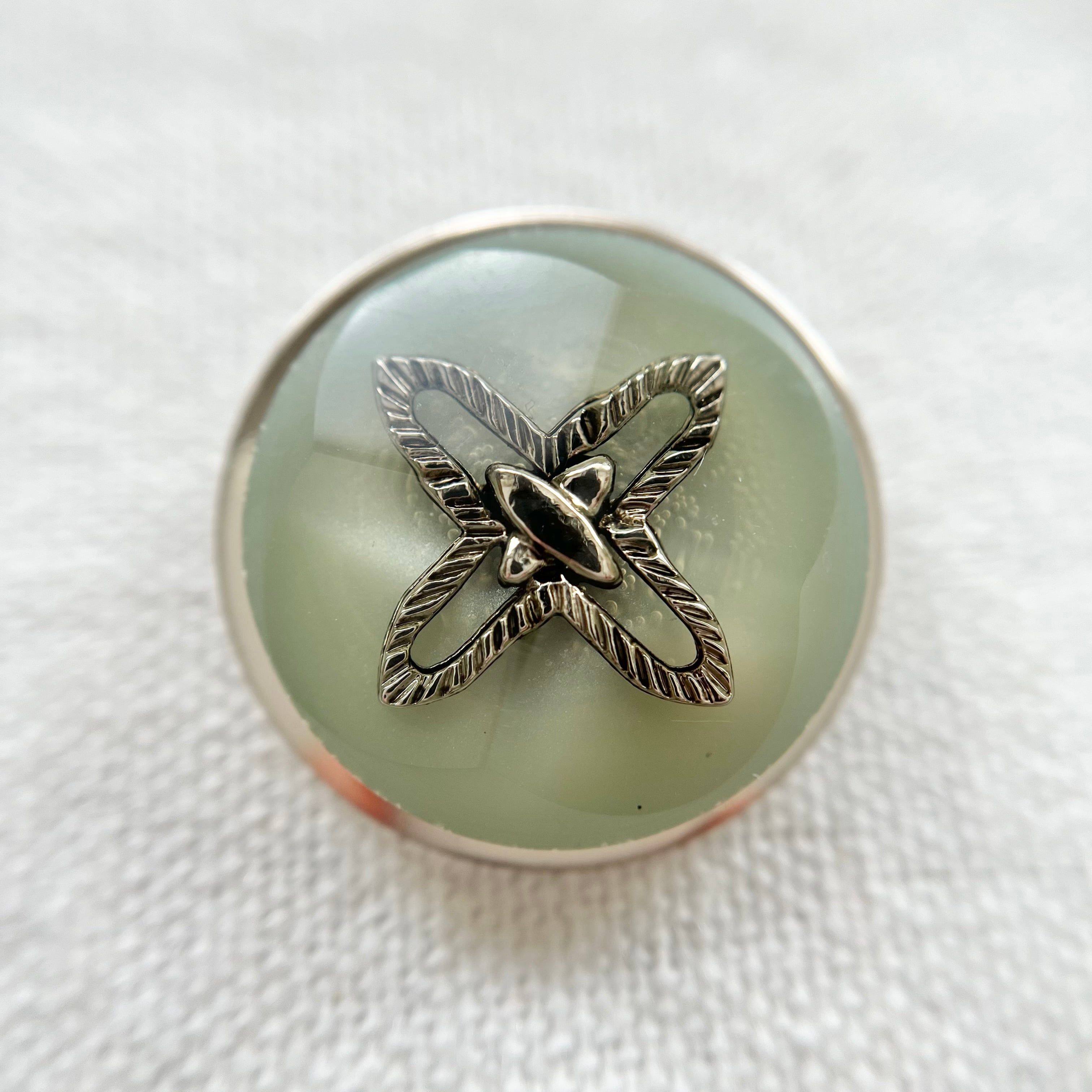 パステルグリーン・シルバークロス 23mm