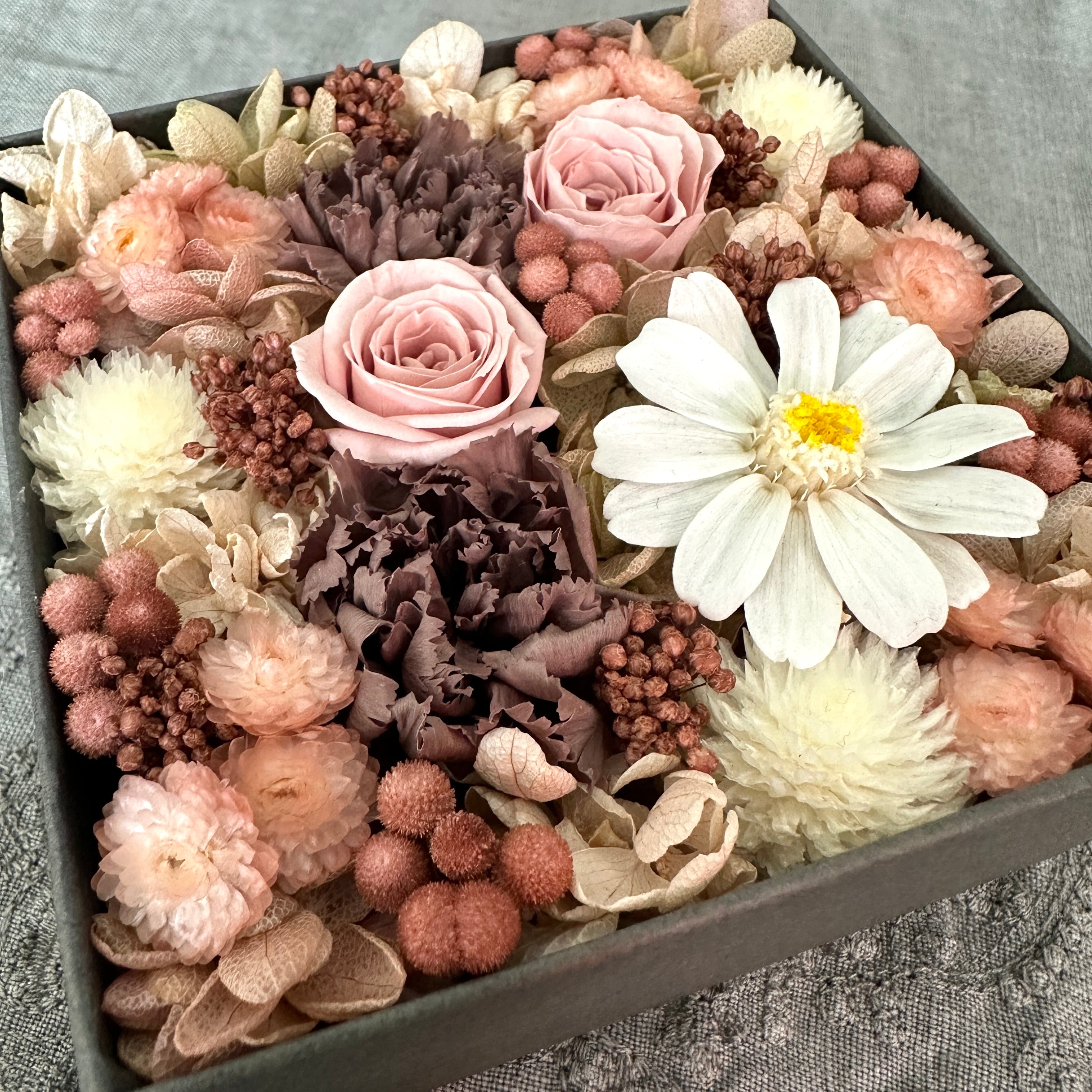ボックスアレンジメント プリザーブドフラワー グレイッシュピンク