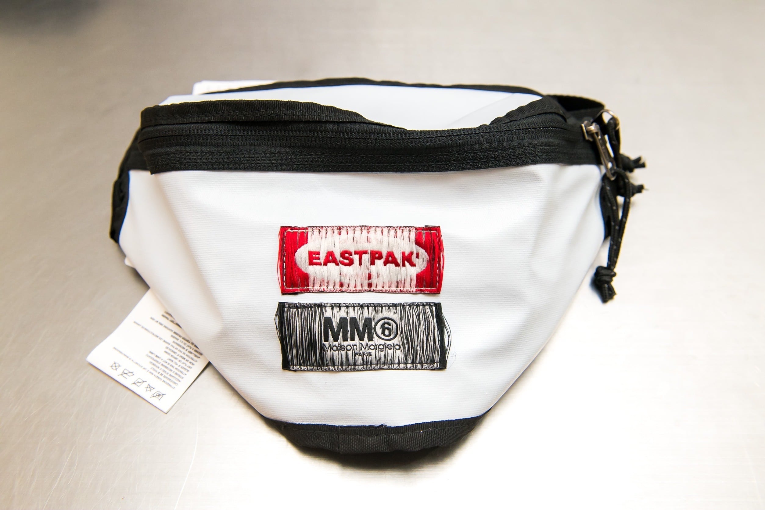 MM6×EASTPAK ボディバッグ | NOUVEL des HIOC（ヌベル デ ヒオーク）