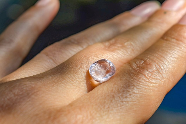 3.5ct非加熱クンツァイト ファセットカットルース kun004