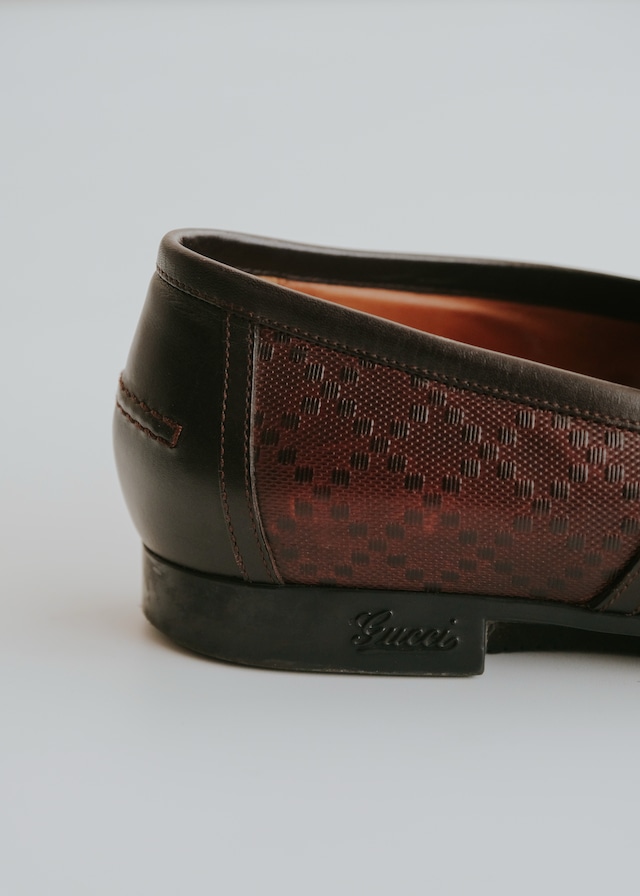 00's GUCCI diamond-embossed leather penny loafers