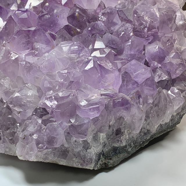 ブラジル産・アメジスト原石クラスター☆フローライトハリネズミ付き