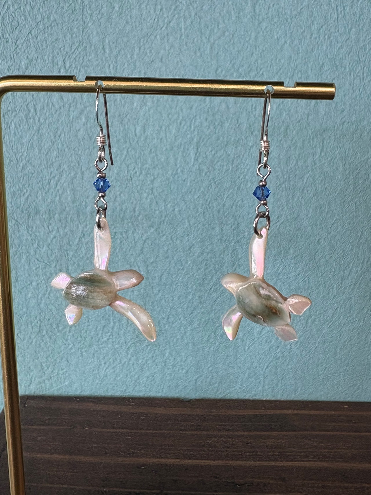 夜光貝の海ガメピアス