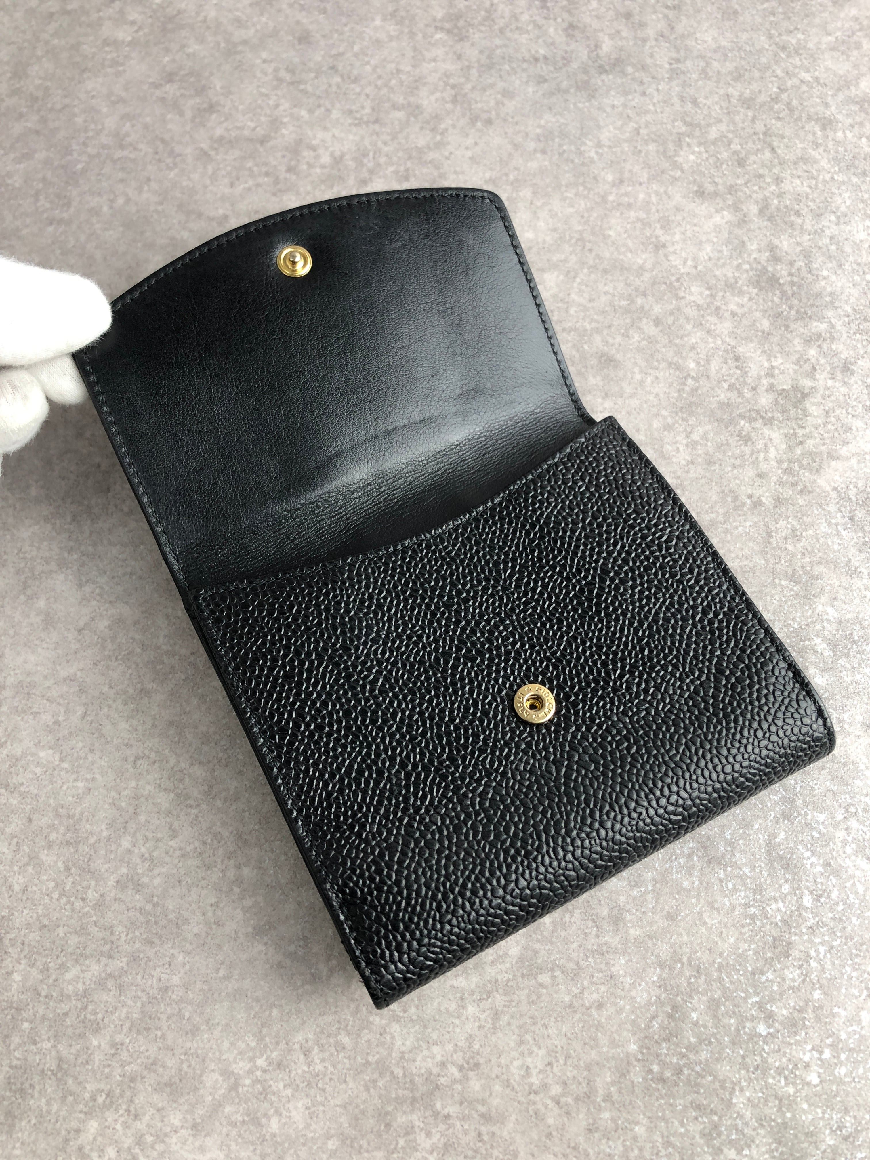 正規品　CHANEL ココマーク レザー コンパクト 二つ折り ブラック CHANEL シャネル 財布 ブラック ココマーク レザー 2つ折り vintage