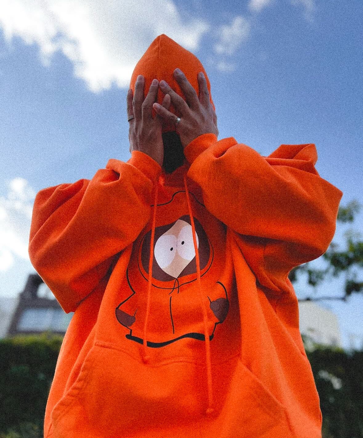 【VETEMENTS】オレンジ Kenny オーバーサイズ フーディ VETEMENTS】KENNY OVERSIZED HOODIE | AYIN