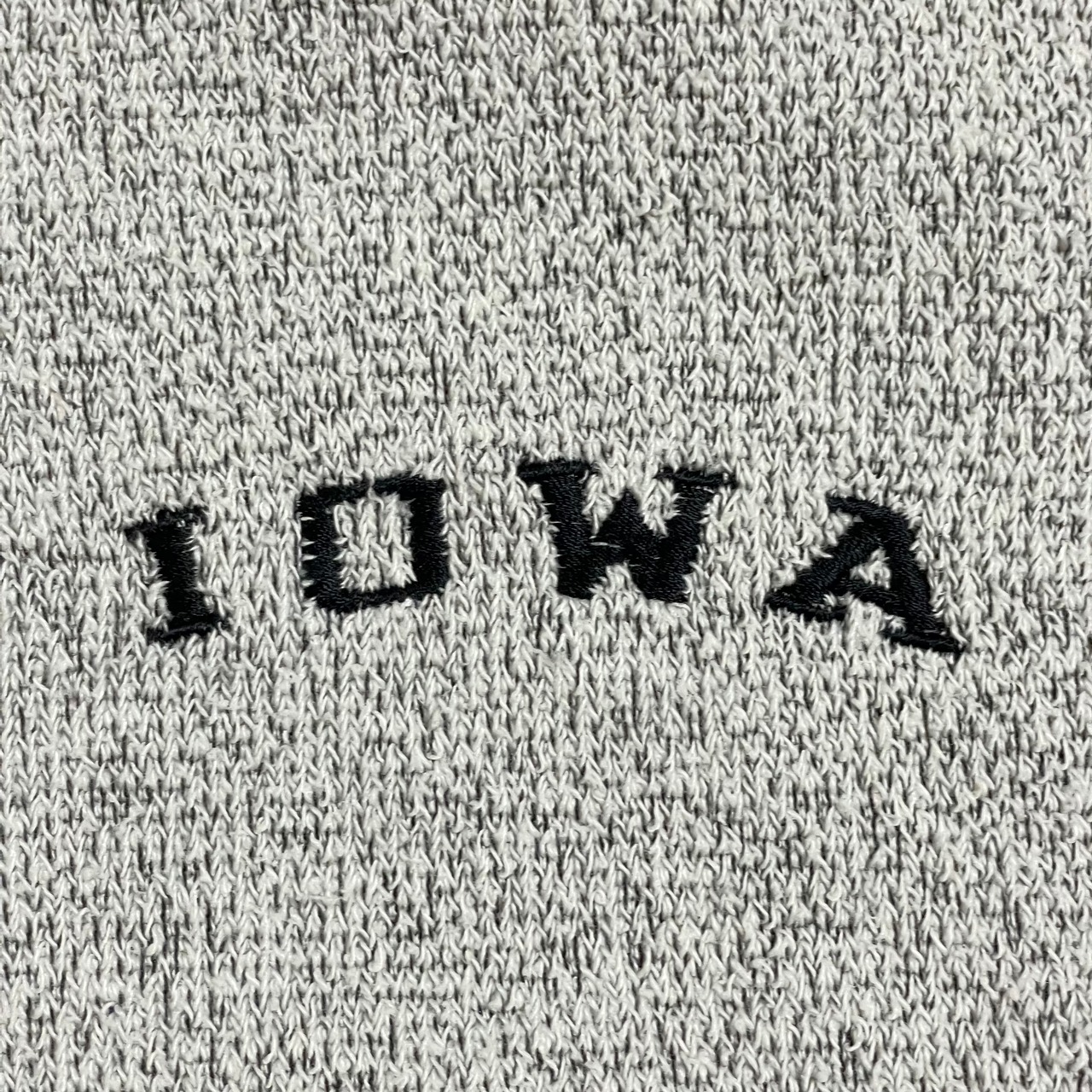 【EXIST】カレッジ アイオワ大学 IOWA 刺繍ロゴ ハーフジップ スウェット プルオーバー ワンポイント 天竺編み MEDIUM US古着
