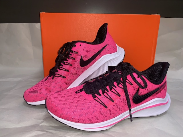 ＜ナイキ＞Women's　AIR ZOOM VOMERO14　602（蛍光ピンク）24.5㎝