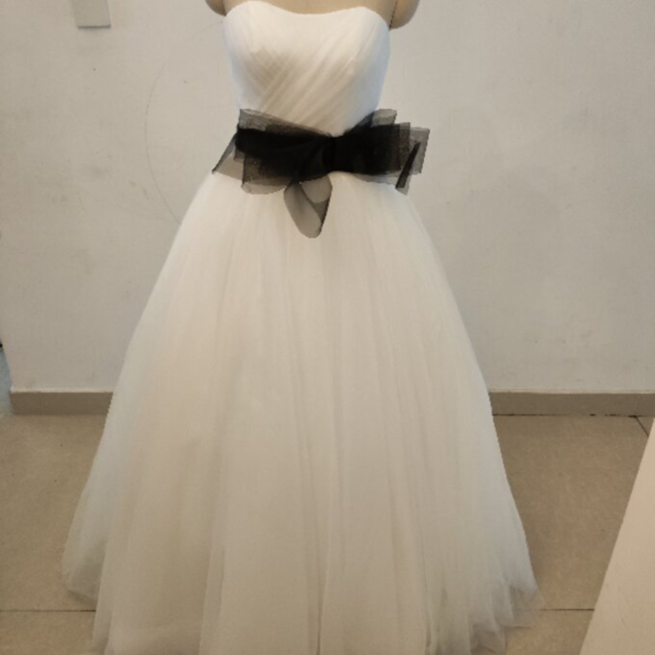 即納！おしゃれ上級者に人気！オフホワイトドレス ベアトップ ソフト  