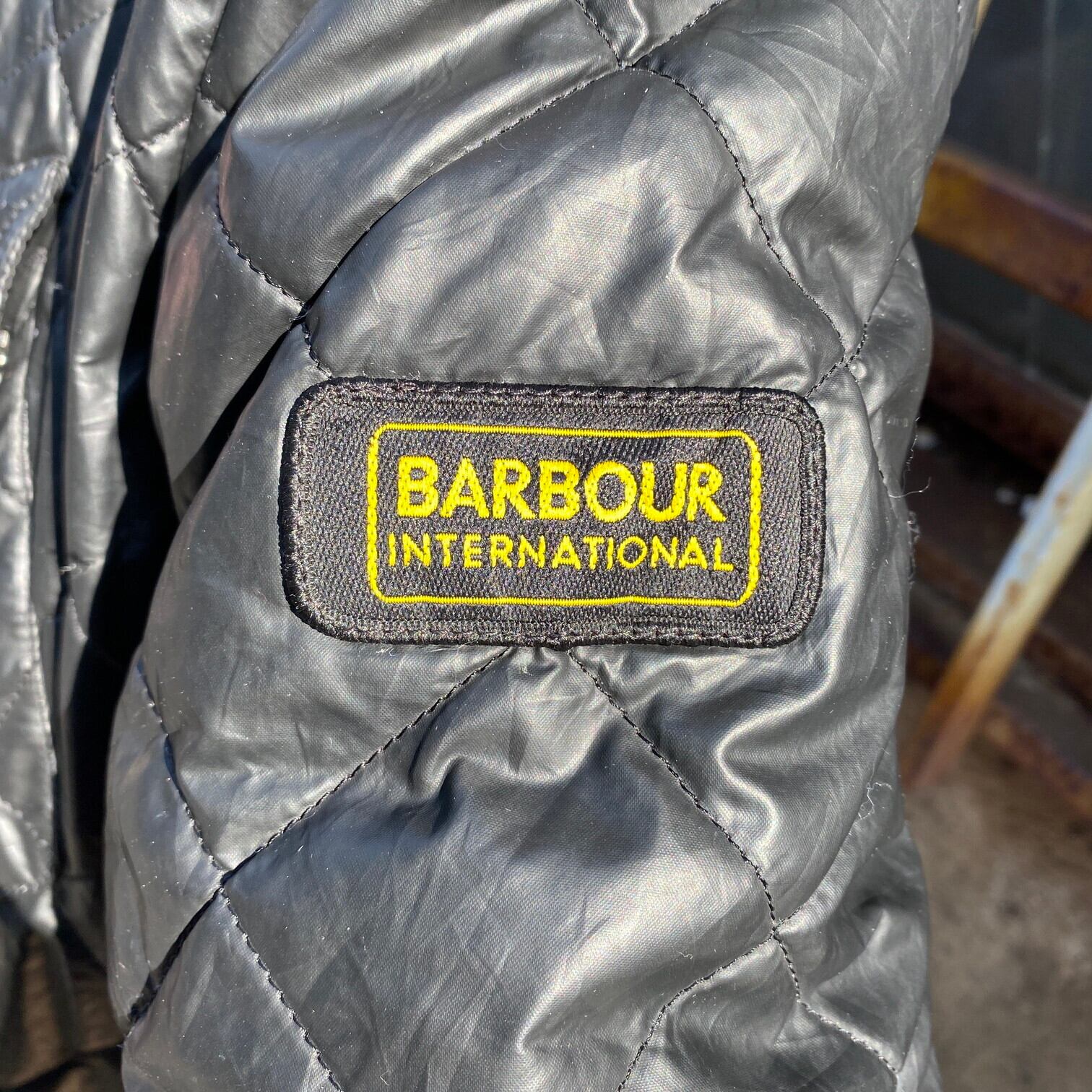 Barbour バブアー インターナショナル 中綿 キルティングジャケット