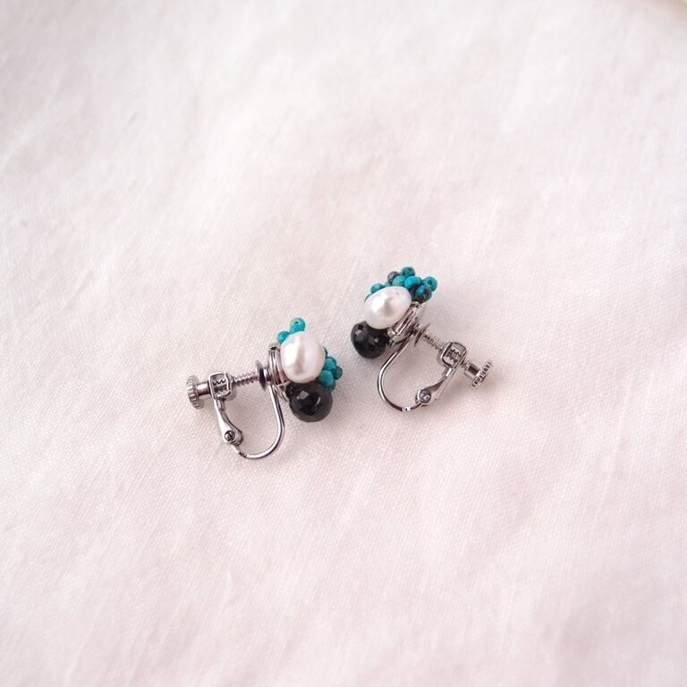 天然石刺繍／イヤリング】Chrysocolla × Pearl × Black Spinel