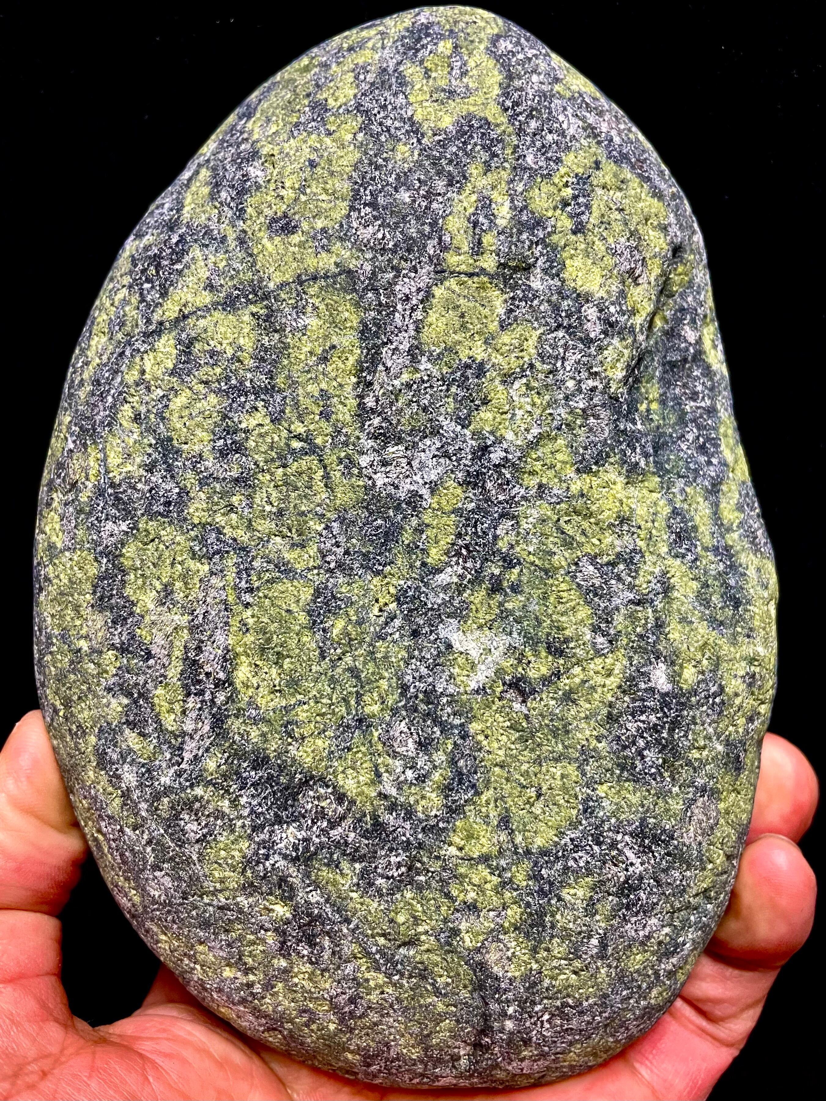 2) 日本人の「心」に寄り添う御守り!新たな自分自身への成長「糸魚川蛇紋岩」サーペンティン・特大