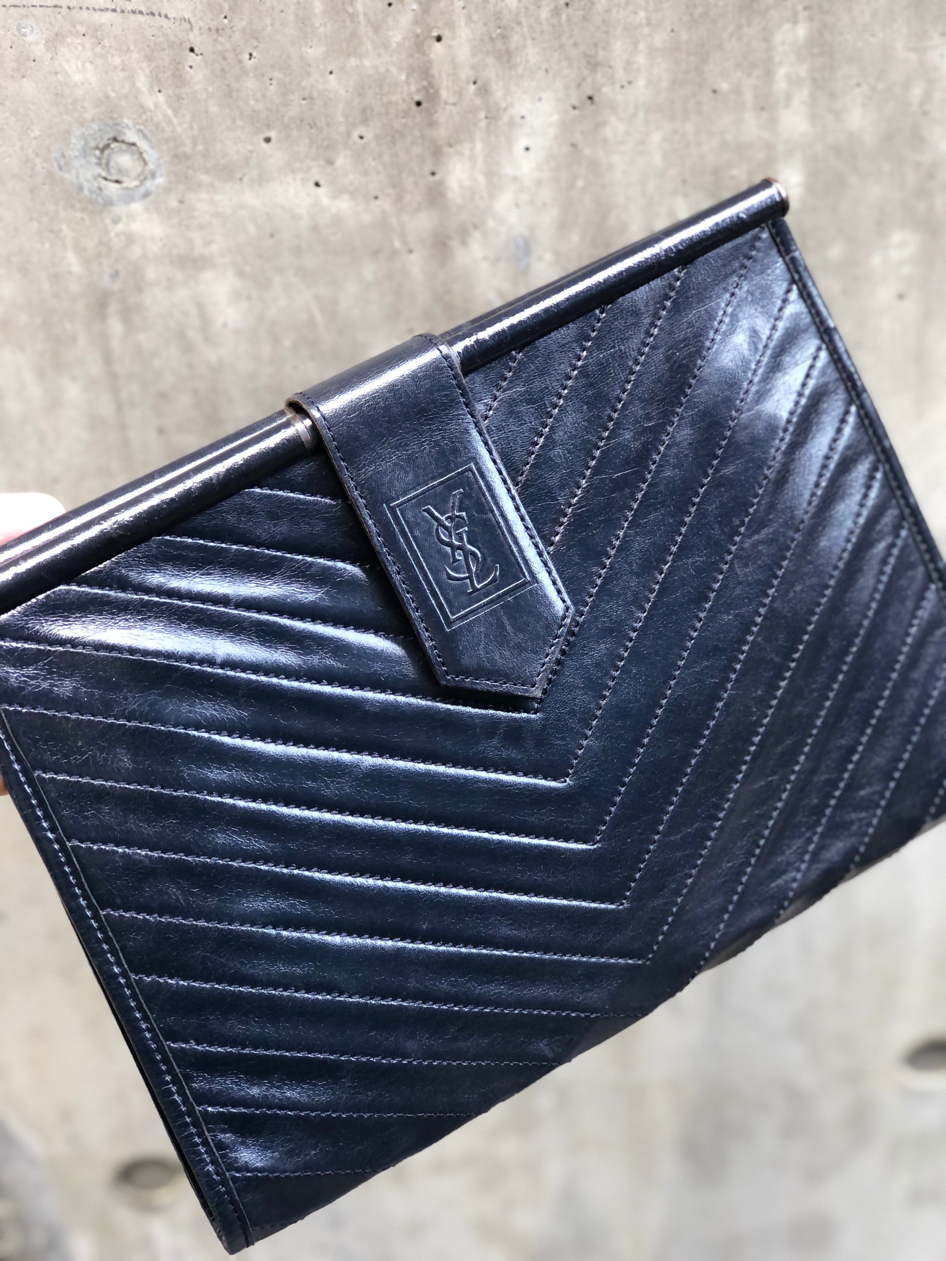 Yves Saint Laurent イヴ・サンローラン　YSL　レザー　バイアステッチ　クラッチバッグ　ネイビー　vintage　ヴィンテージ　 オールドイヴ・サンローラン　pu5ak4 | VintageShop solo powered by BASE