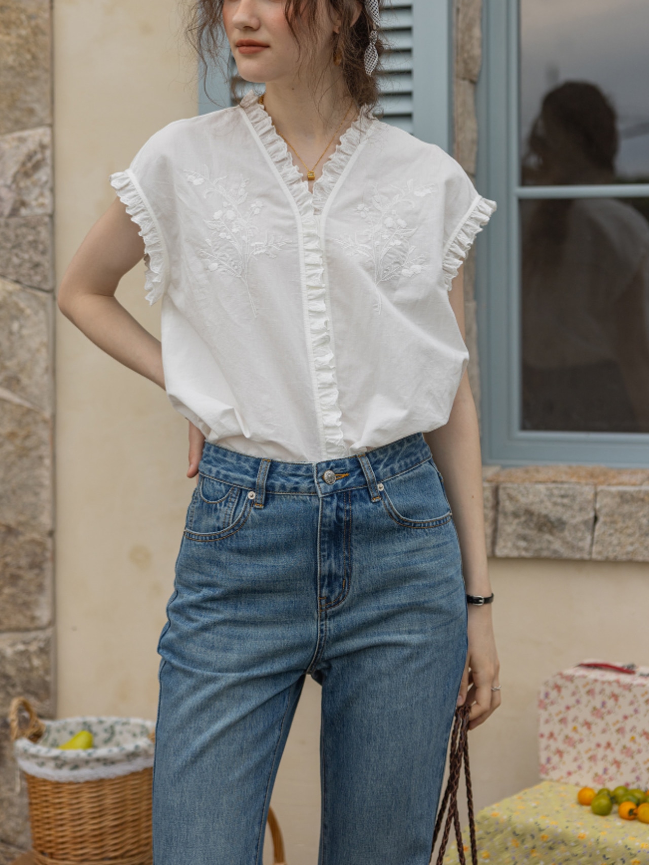 Blanc Pétale Embroidery Frill Blouse F0717