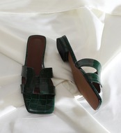 太ヒールクラシックストラップサンダル