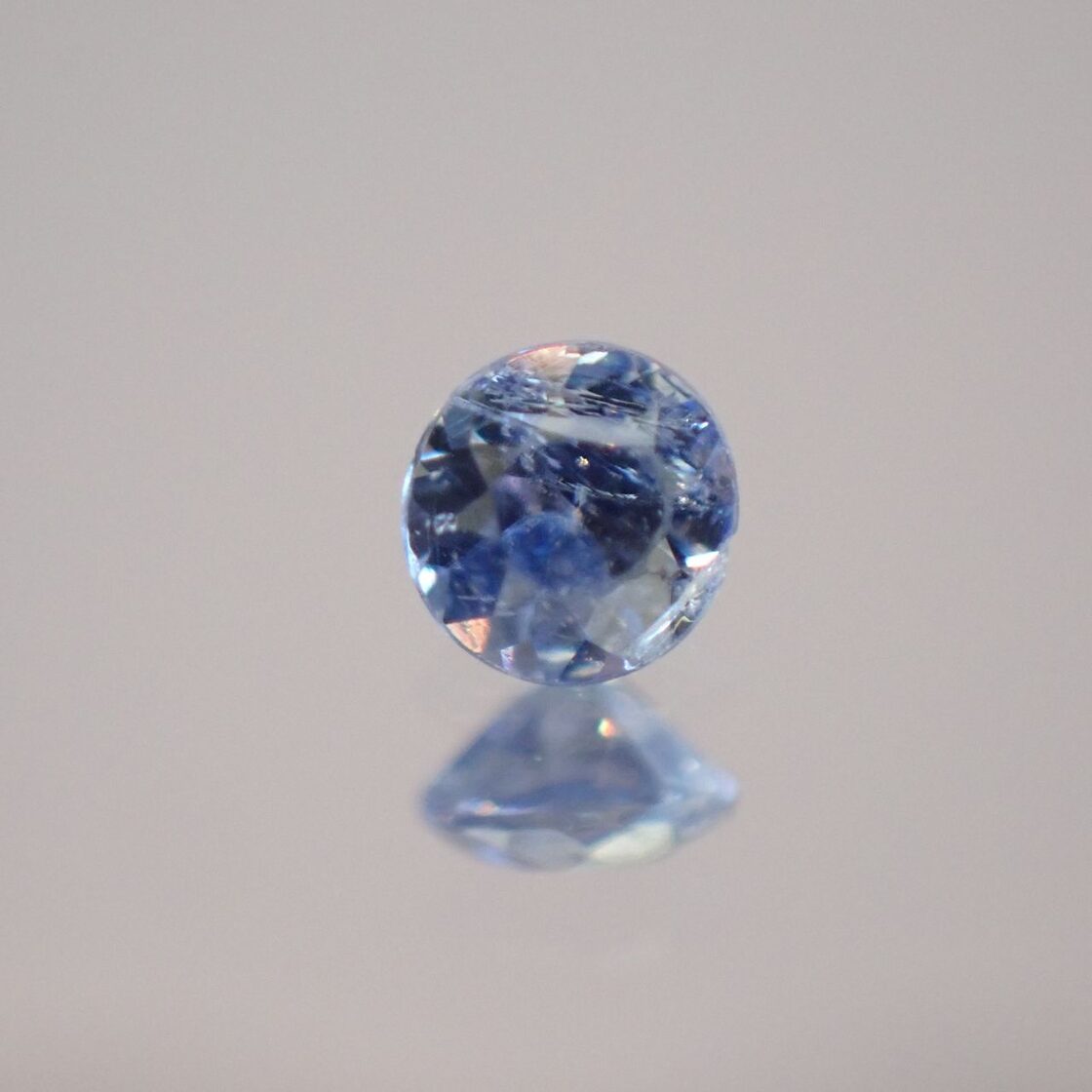 ソ付き米国産ベニトアイト ラウンドカットルース 0.05ct 2.2mm*1.5mm 