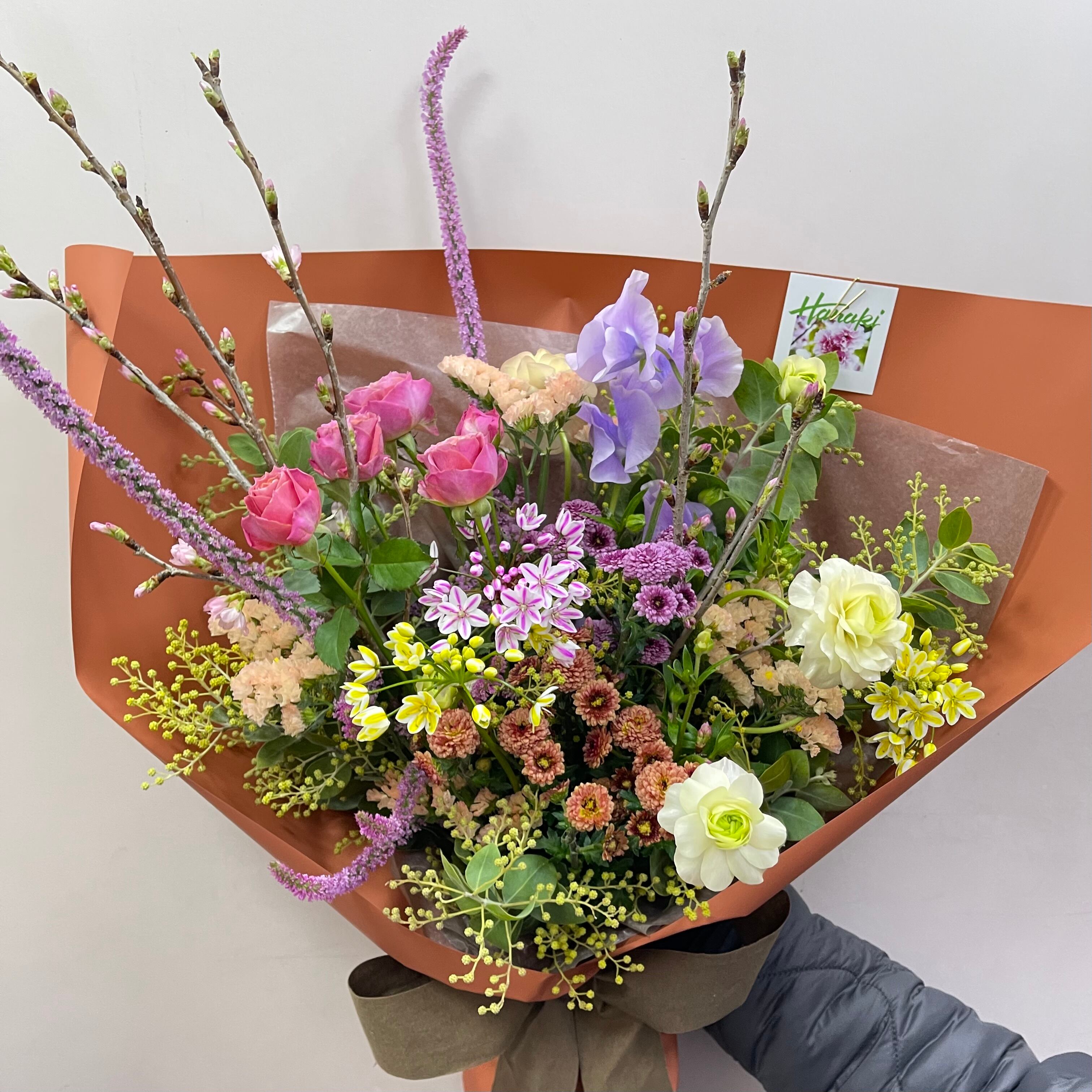 季節のお花を使ったおまかせ花束M | Hanaki