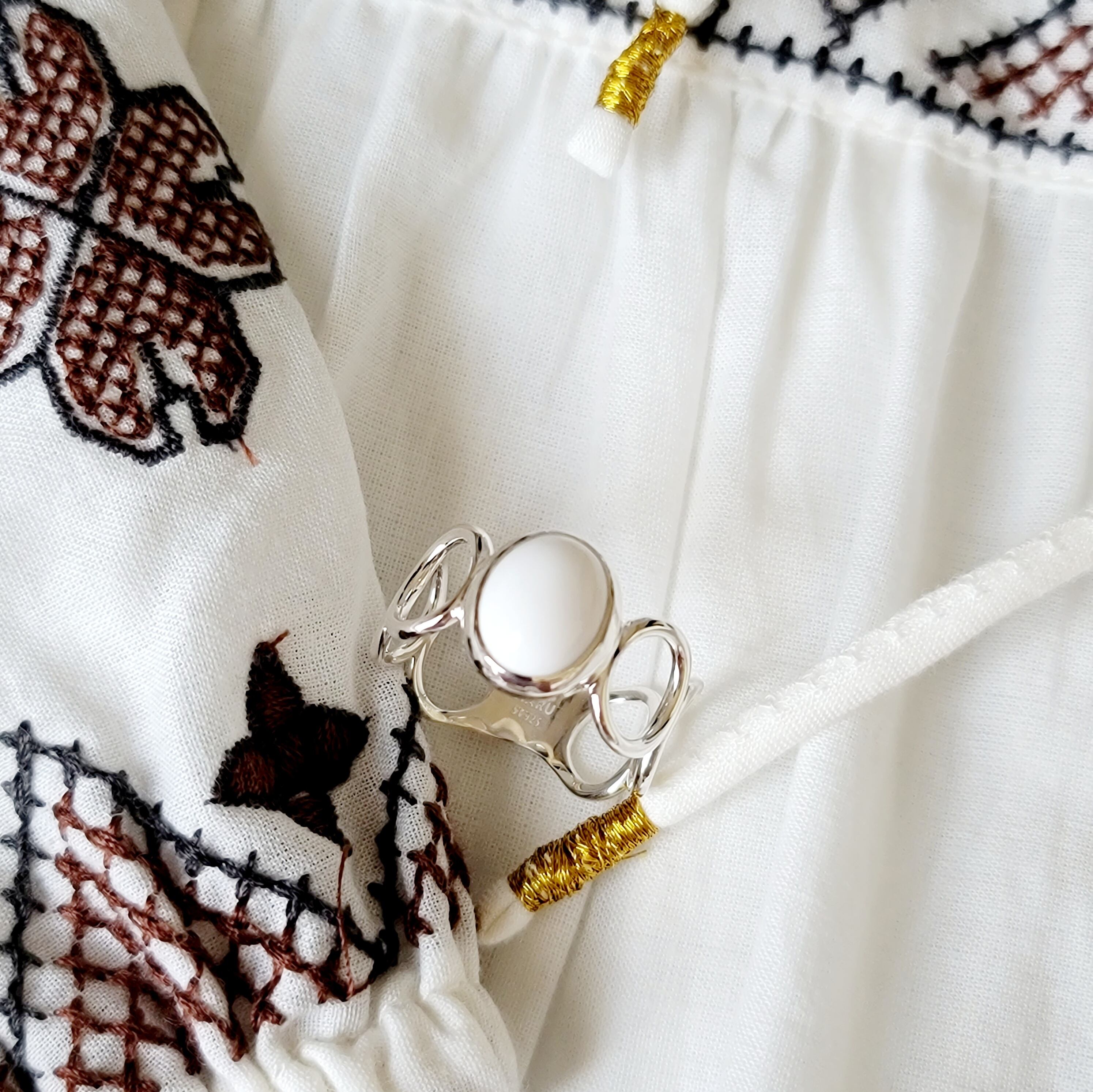 ホワイトオニキス 10＊8mm シルバーリング(送料無料)H-182S