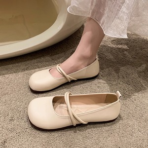 レディース パンプス ローヒール ぺたんこ ベルト 柔らかい コンパクト 美脚 かわいい 大人可愛い きれいめ シンプル カジュアル 上品 おしゃれ レトロ エレガント ラブリー キュート ラフ 主役級 存在感 こなれ感 抜け感 スタイリッシュ ナチュラル 無地 春 無地 デート お出かけ 旅行 レストラン 休日 ショッピング カフェ デイリー 普段使い コーデ スタイル 高見え モテ 23.0cm 23.5cm 24.0cm 24.5cm 25.0cm ベーシックカラー ブラック ベージュ アプリコット