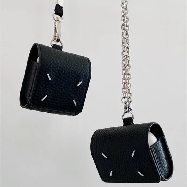 レザー調 AirPods ケース