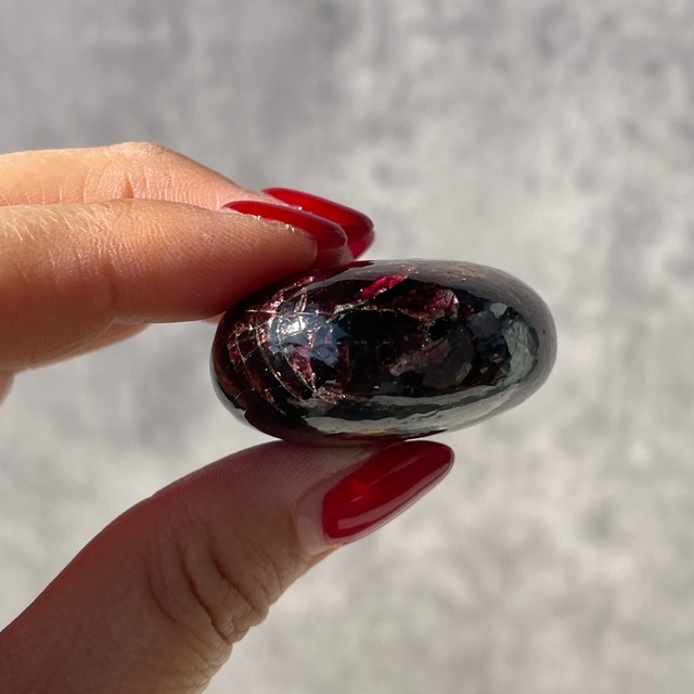 インド産【ロードライトガーネット】パームストーン｜握り石｜鉱物 天然石 パワーストーン