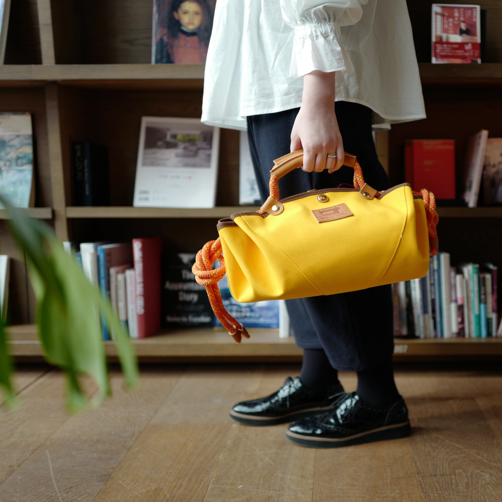 Katano Kaban CIRCLE BAG65(Black x Beige) | Katano Kaban