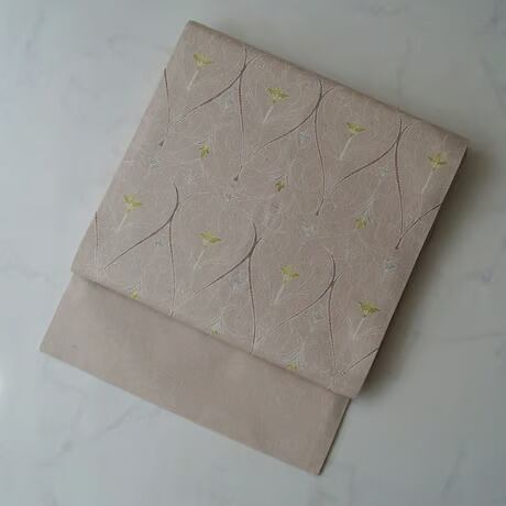 【なごや帯】亜麻色地 アラベスク文 紬地なごや帯