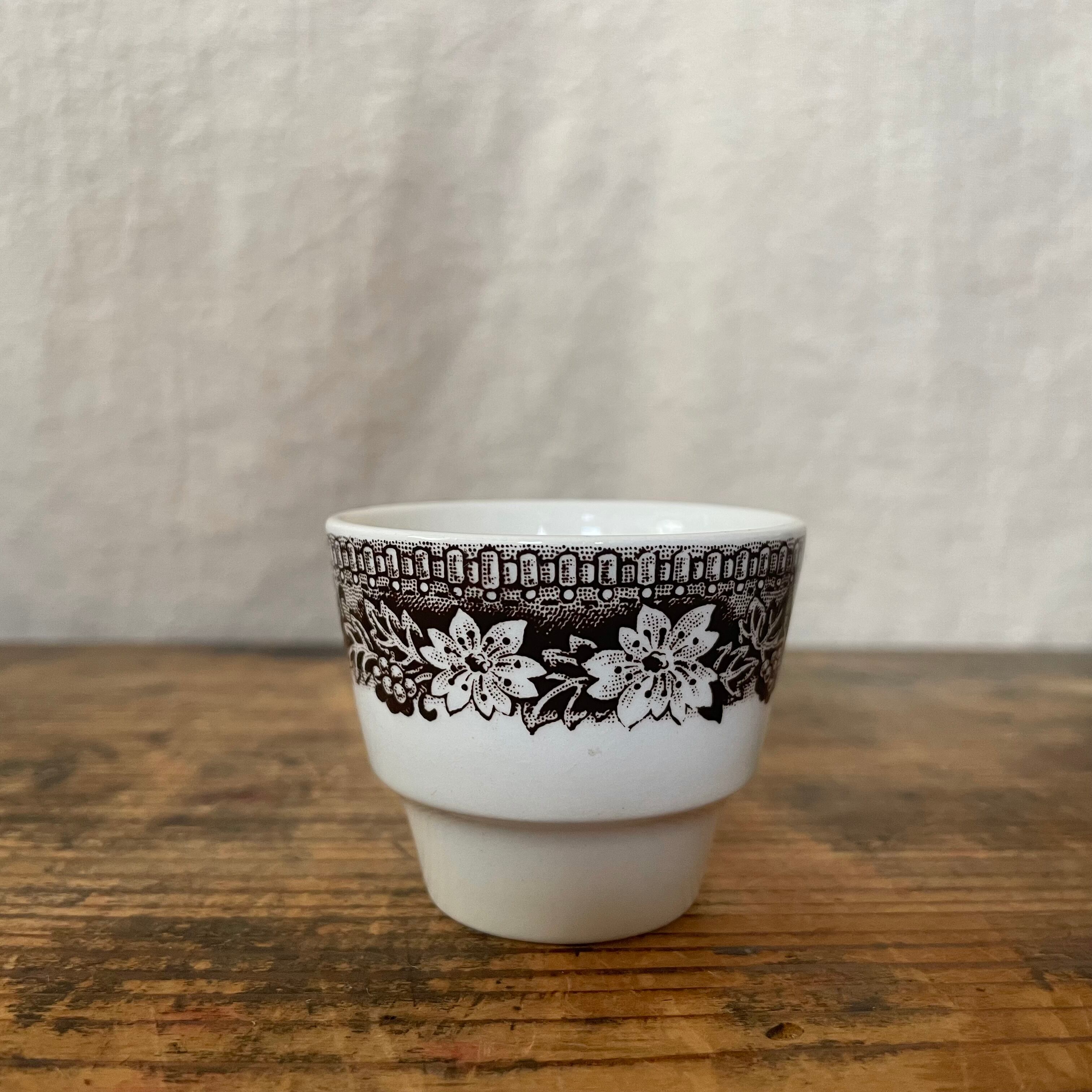 茶色い花模様の器