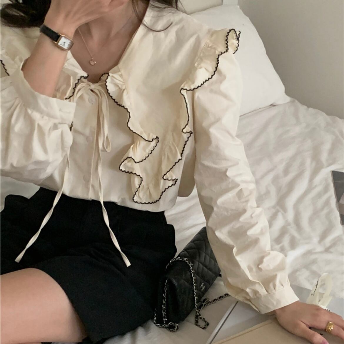 フリルビッグカラーブラウス