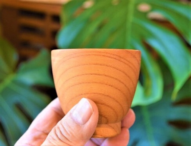 【※人気です・プレゼントに】木でできた お酒が美味しいぐい吞み　wooden yunomi　欅