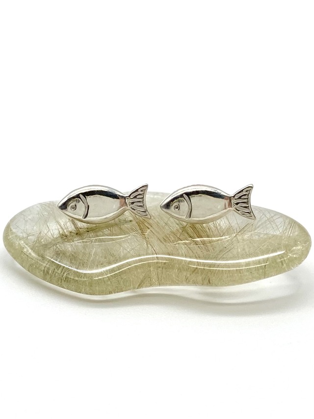 Finley pierced earrings | fish | silver925