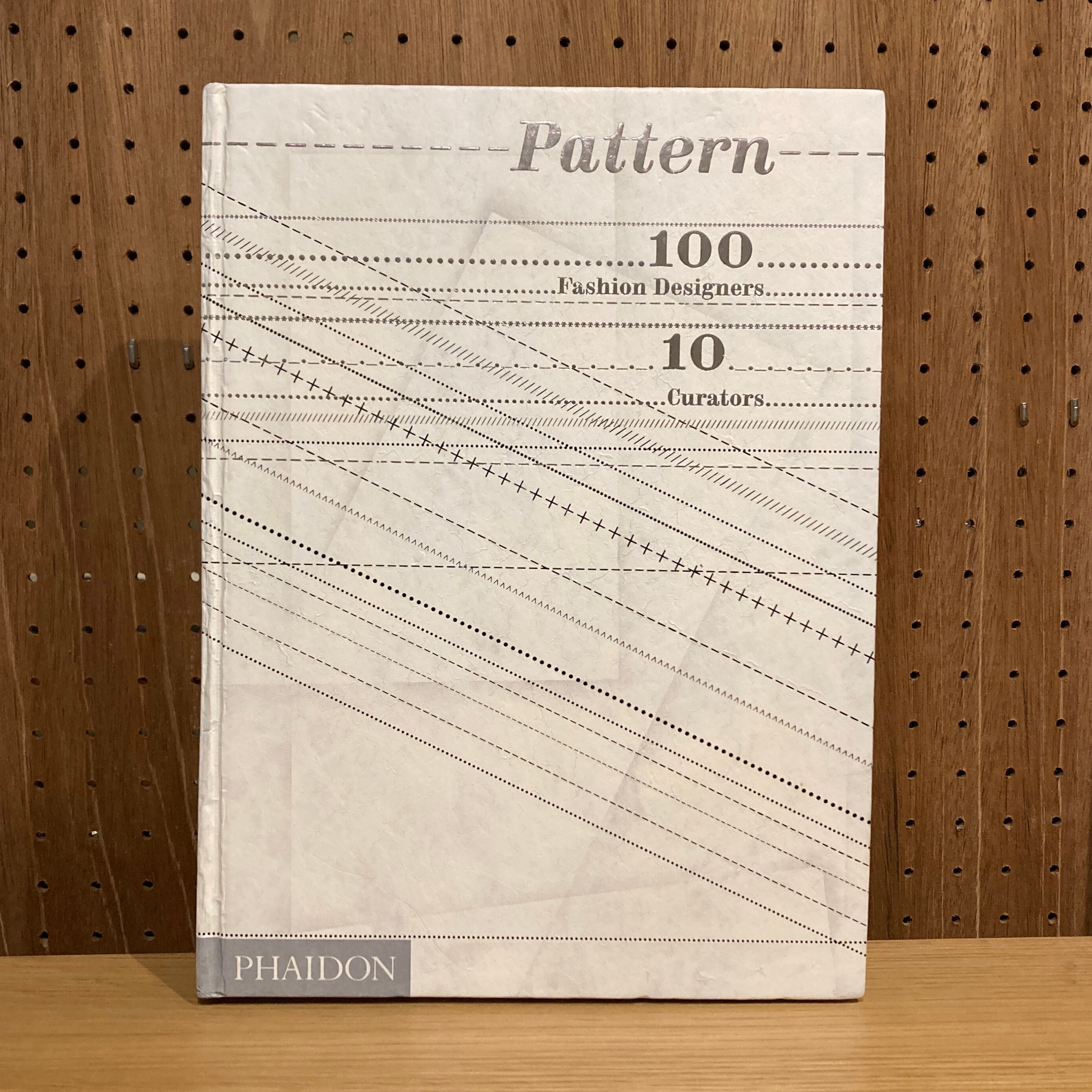 SAMPLE 100ファッションデザイナー 010キュレーター Amazon | Sample: 100 Fashion Designers - 010 Curators | Editors of