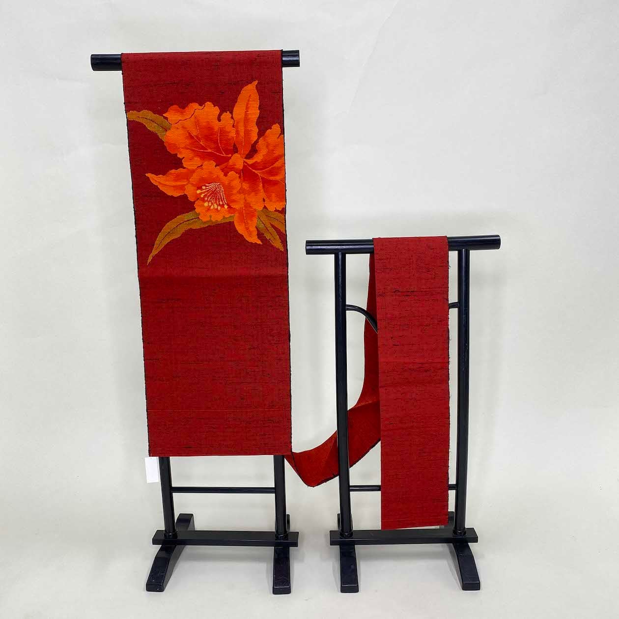 名古屋帯 美品 秀品 椿 百合 金彩 赤茶 正絹 【中古】(名古屋帯 名古屋帯 美品 秀品 椿 百合 金彩 赤茶 正絹 【中古】(名古屋帯