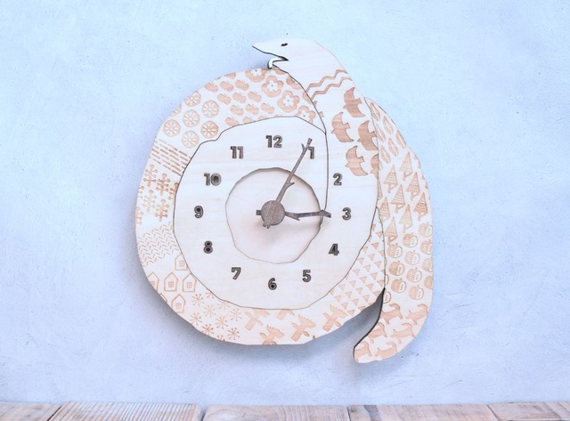 北欧のヘビはこんなヘビ？時計 木製 掛け時計