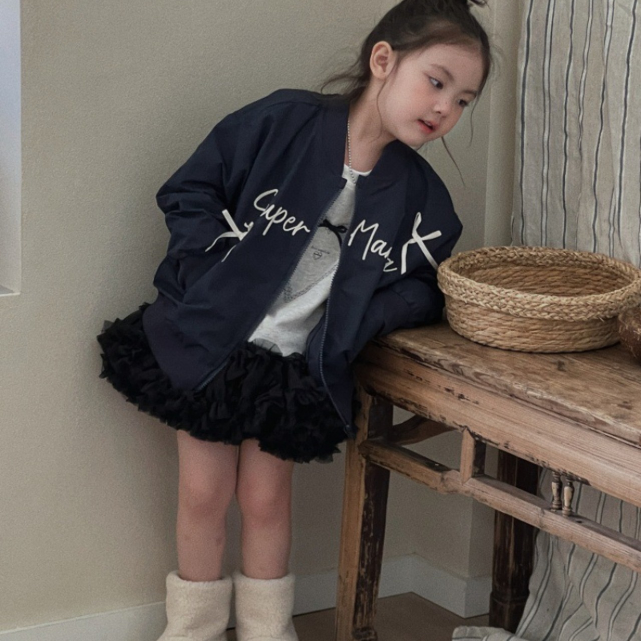 秋手描き英字柄リボンデザインジャケット