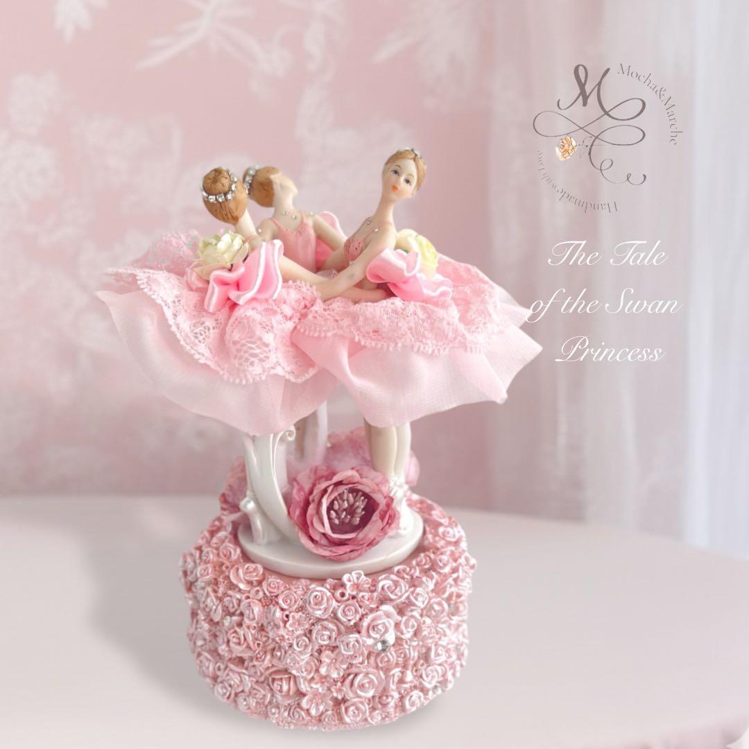 ロココ調の優雅なフラワーボックス｜アンティークローズのエレガント