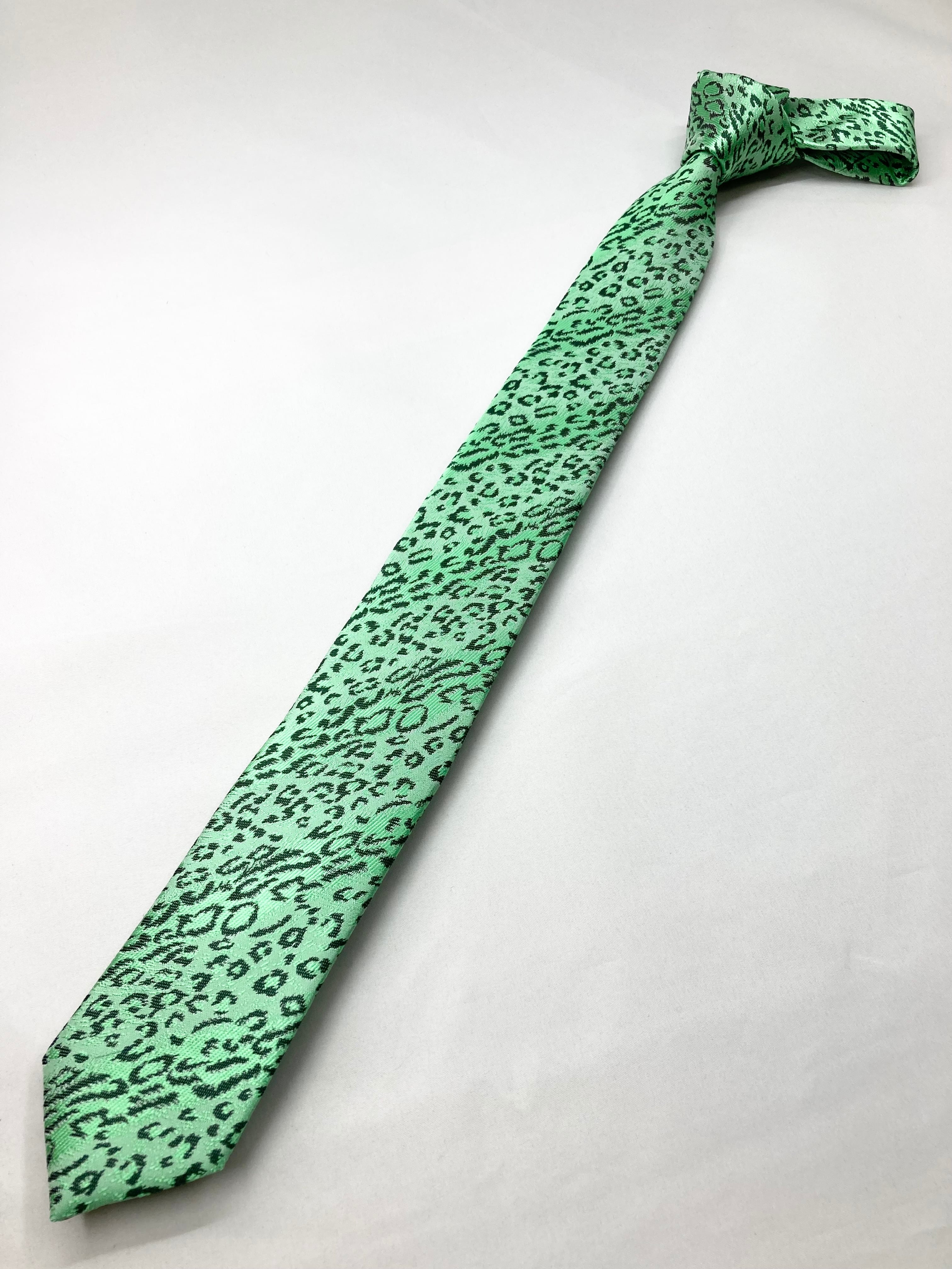 N j Gender-free cravat 豹柄 グリーン×ダークグリーン | NECKWORLD