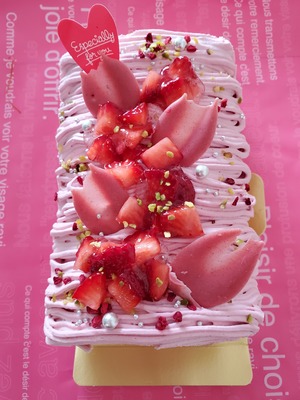 ♡季節限定♡苺とラズベリーのロールケーキ