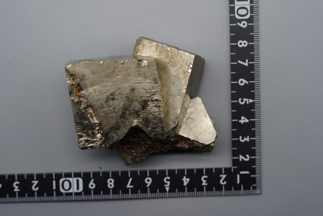 パイライト 黄鉄鉱  Pyrite cluster