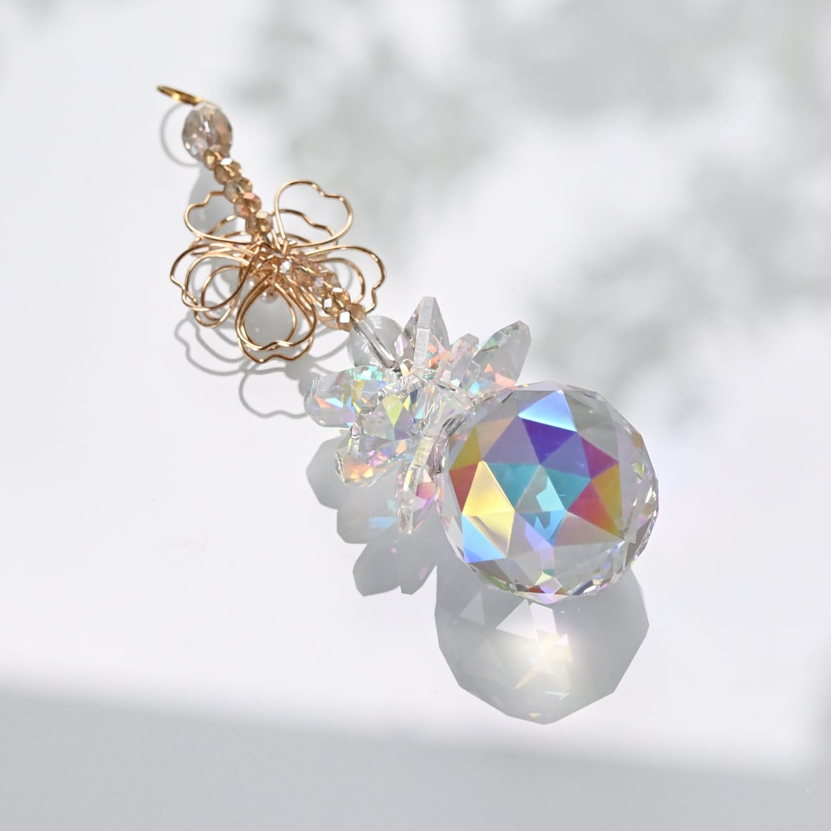 ショートタイプ】色彩豊かな虹＊水晶とフラワー入りオーロラサン