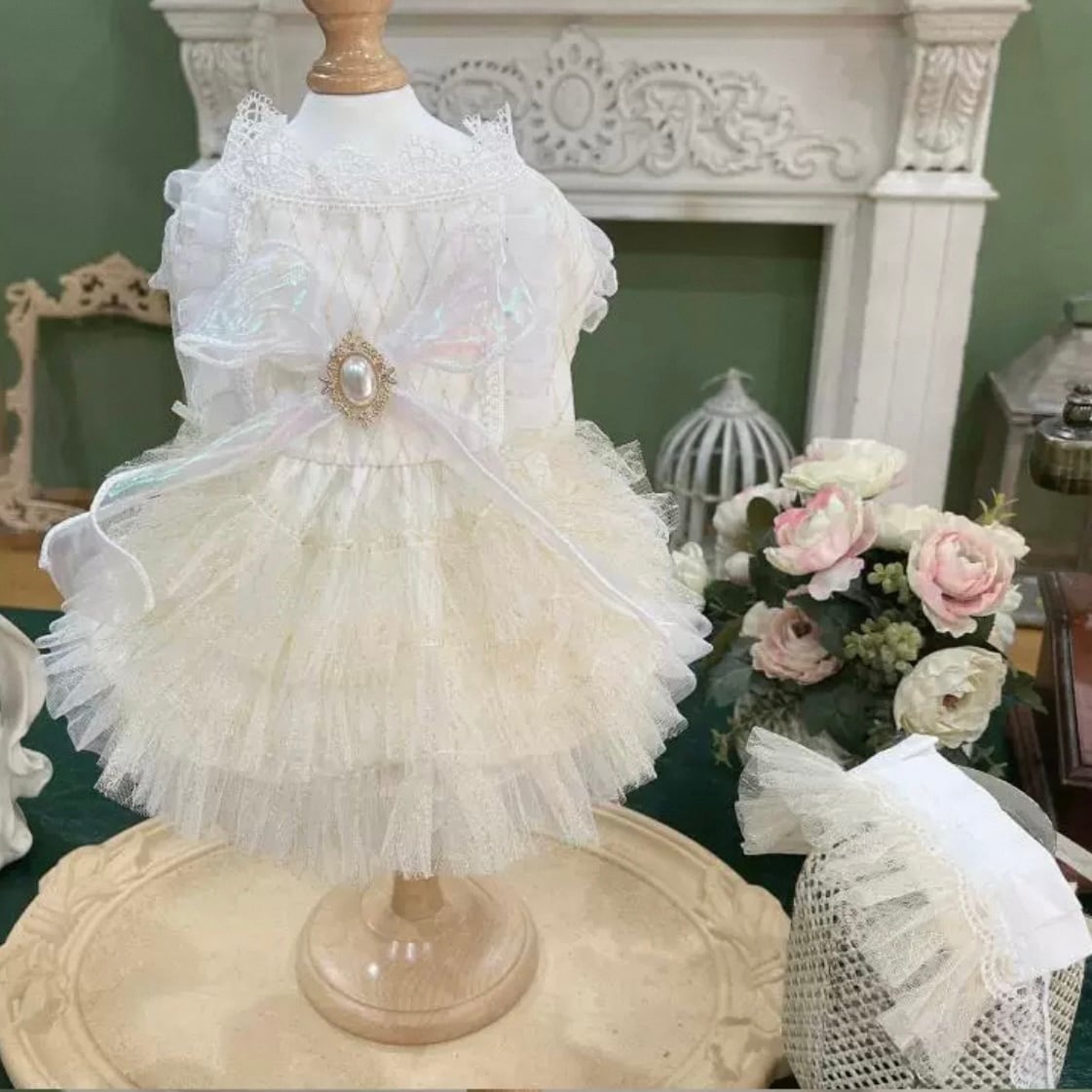 クリーム色のレースワンピース 00314