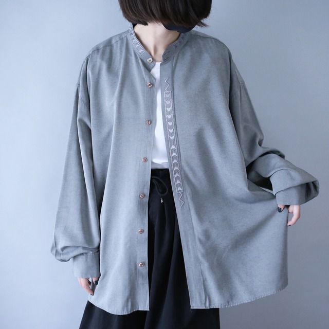 "刺繍" gray one-tone fry-front band-collar minimal shirt