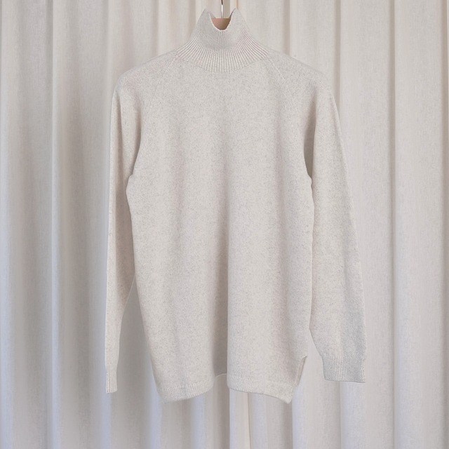 MITTAN / ウルグアイウールタートルセーター "薄灰"