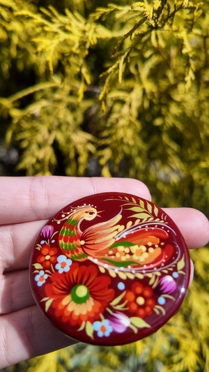 ウクライナ伝統絵画 ペトリキウカ塗り 木製ブローチ（ティモシェンコ作）